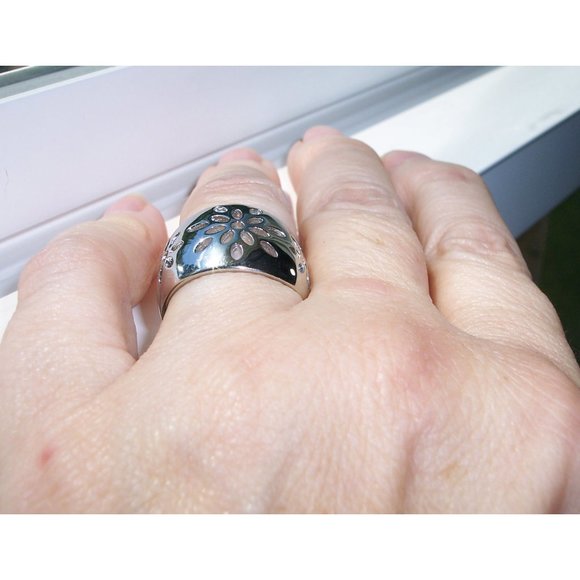 STAINLESS STEEL Open Work Flower Design Dome Ring - Picture 4 of 14